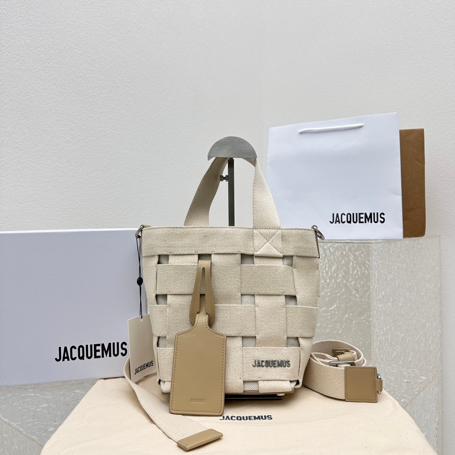 Jacquemus_Le_Bisou_Bag_-